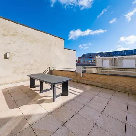 With 2 Bedrooms And Large Terrace アパート *