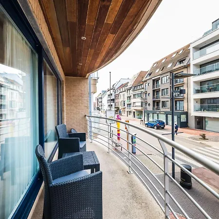 With 2 Bedrooms And Large Terrace Apartment *