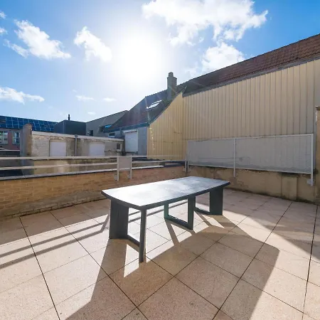 With 2 Bedrooms And Large Terrace ミデルケルケ