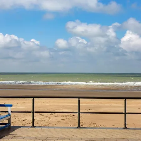 With 2 Bedrooms And Large Terrace Apartment Middelkerke